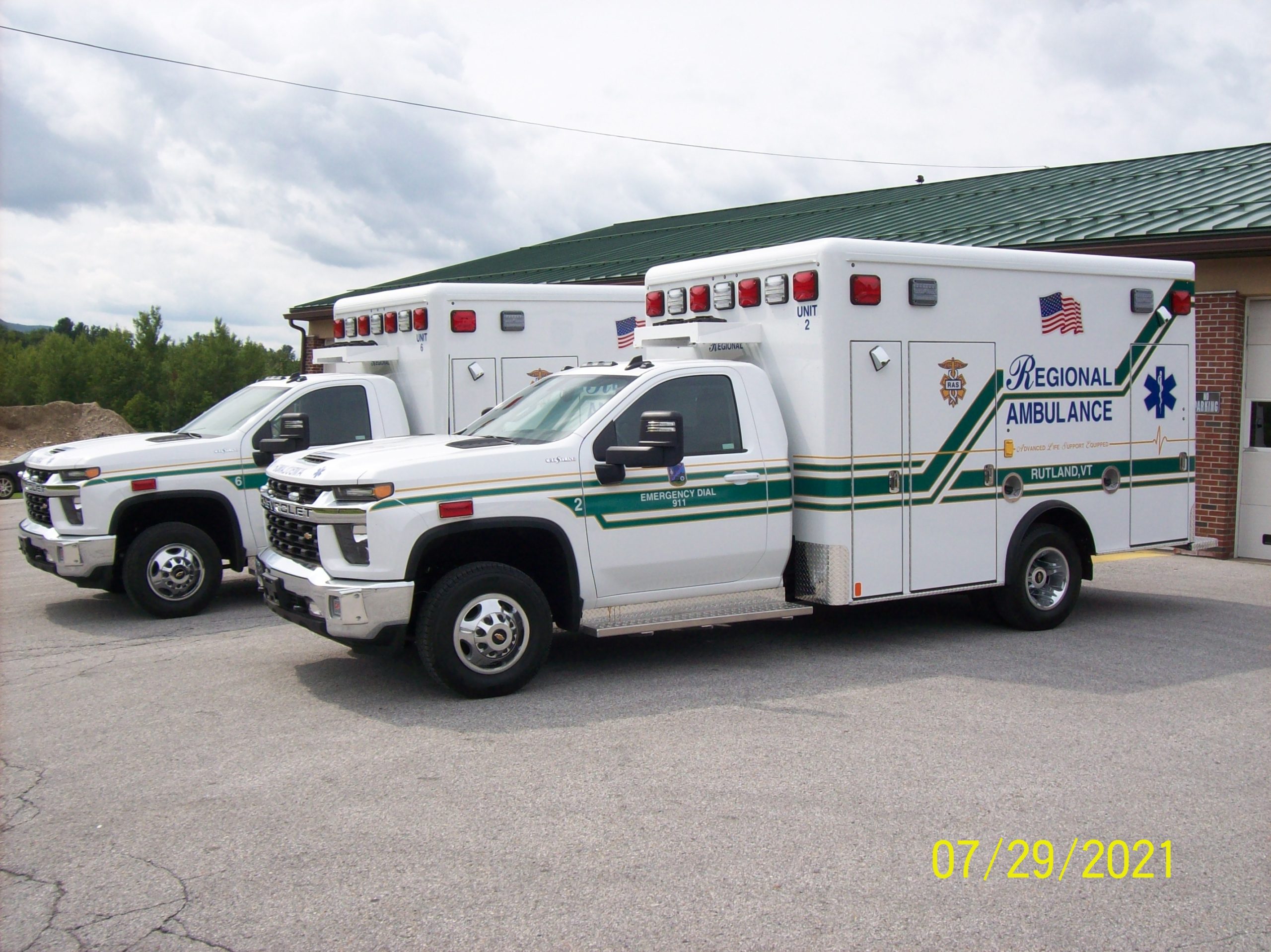 REGIONAL AMBULANCE SERVICE OF VT TAKES DELIVERY OF 2 CHEVY T-1 CRESTLINE CCL150’S!